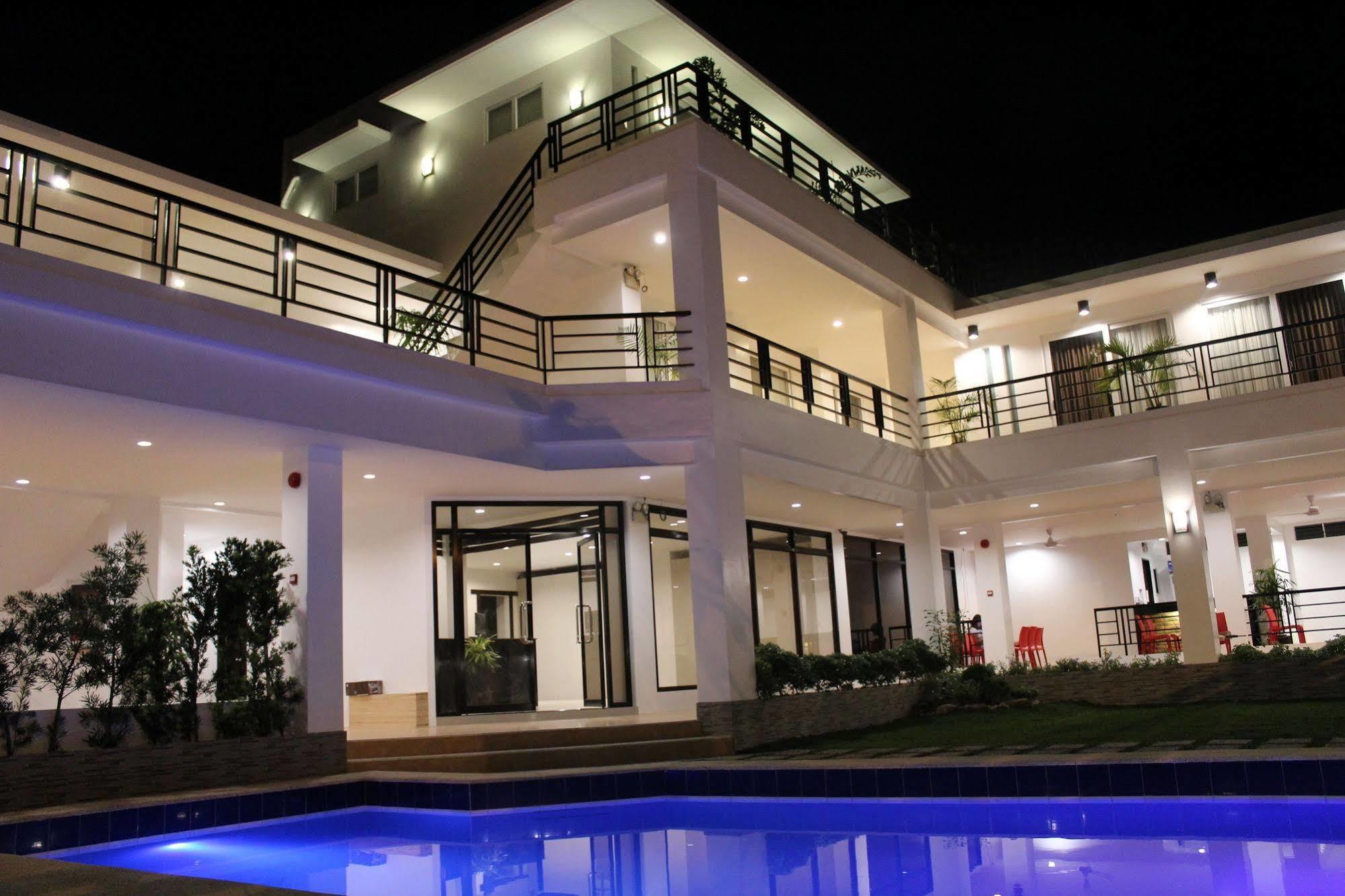 Be-Ing Suites Davao City Eksteriør billede